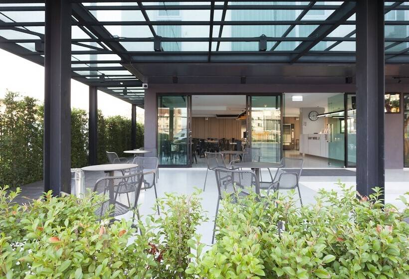 Отель อีซี่โฮเทล 2