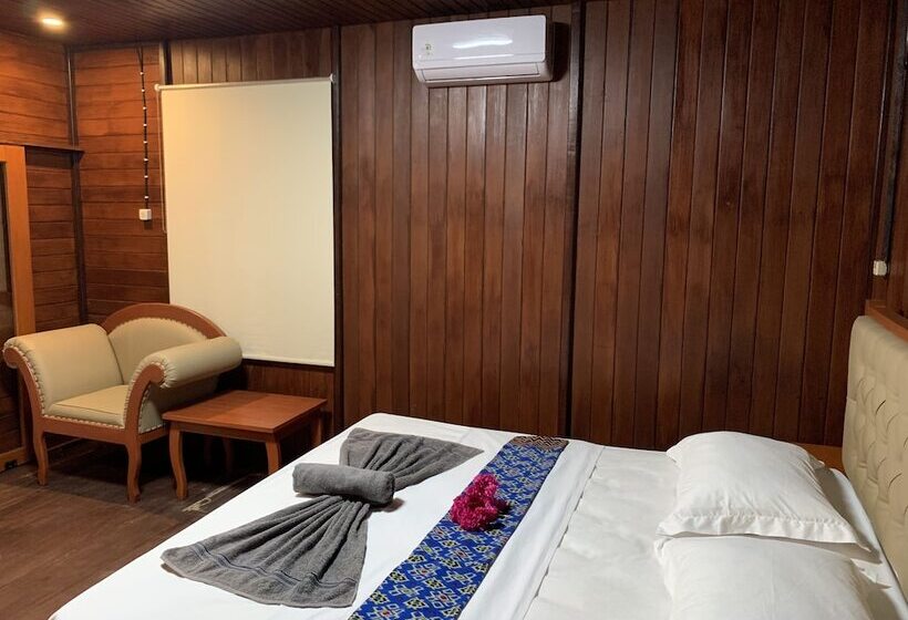 فندق Mc Bunaken Padi Dive Resort