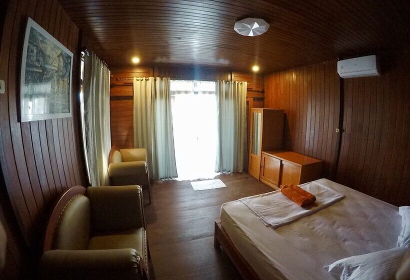 فندق Mc Bunaken Padi Dive Resort