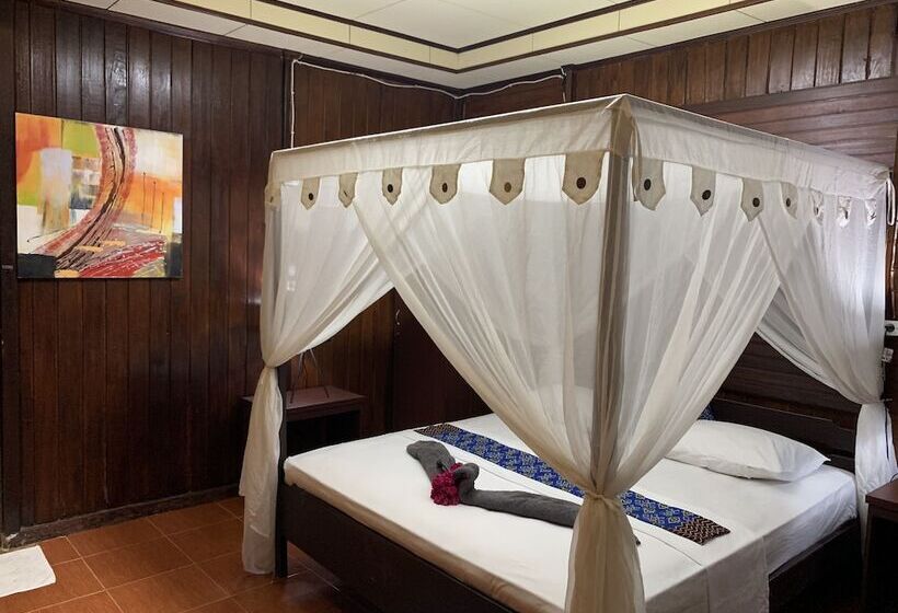 فندق Mc Bunaken Padi Dive Resort