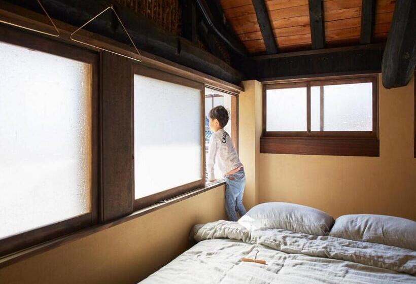 Hostel & Tatami Bar Uchikobare  内子晴れ