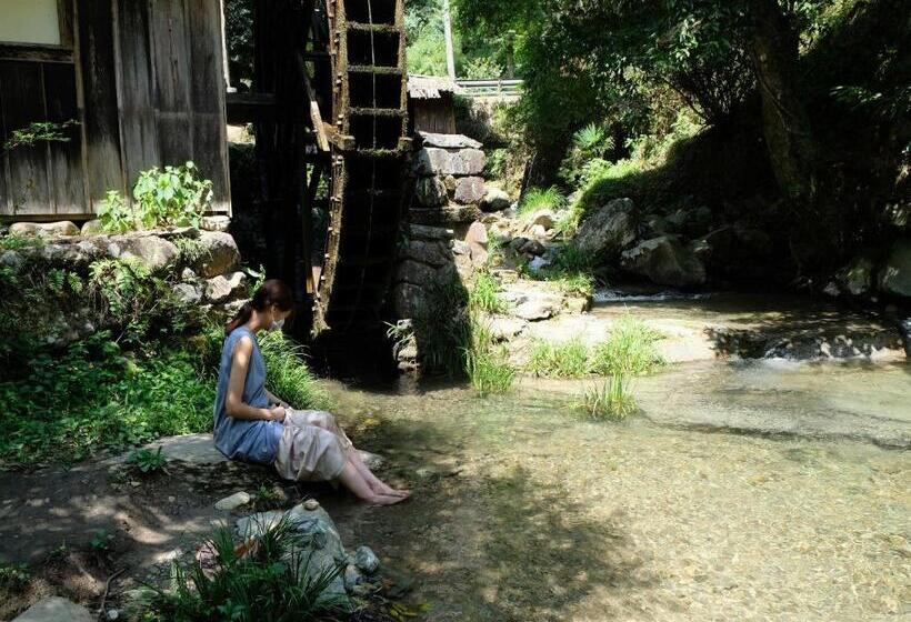 Hostel & Tatami Bar Uchikobare  内子晴れ