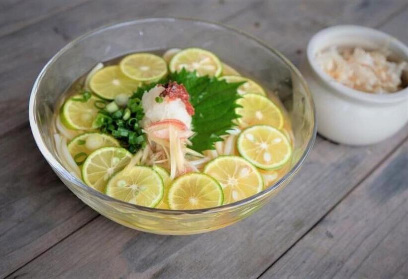 Hostel & Tatami Bar Uchikobare  内子晴れ