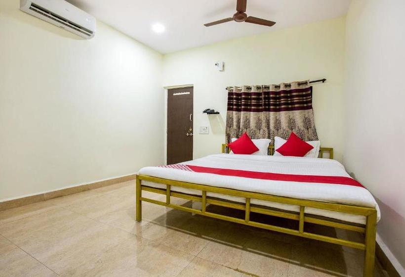 בית מלון כפרי Oyo 33356 Nanas Holiday Home