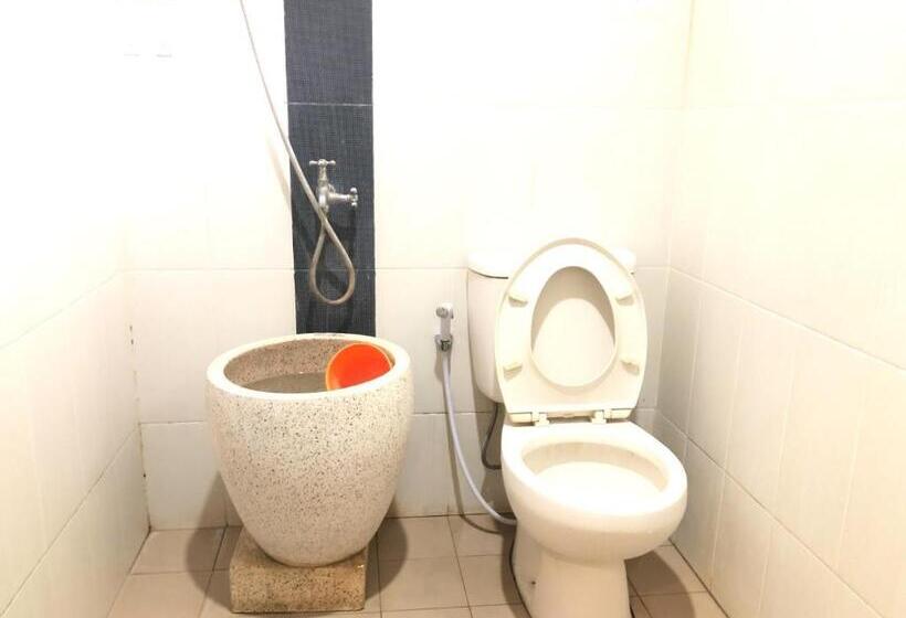 فندق Reddooz Plus At Ininnawa Homestay Syariah Palu