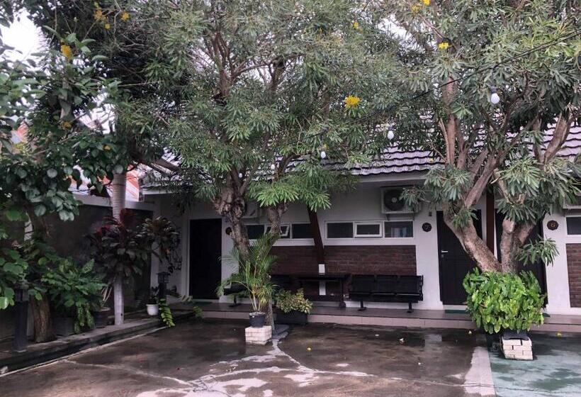 فندق Reddooz Plus At Ininnawa Homestay Syariah Palu