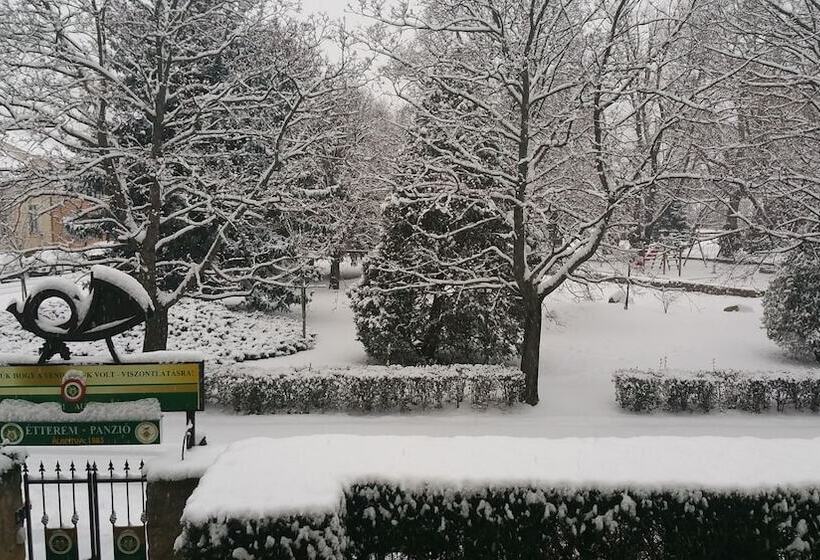 צימר Vadászkürt Panzió