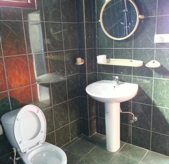 Отель Main Reef Guest House