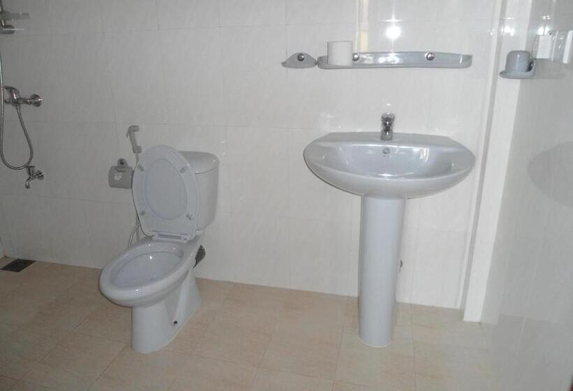 Отель Main Reef Guest House