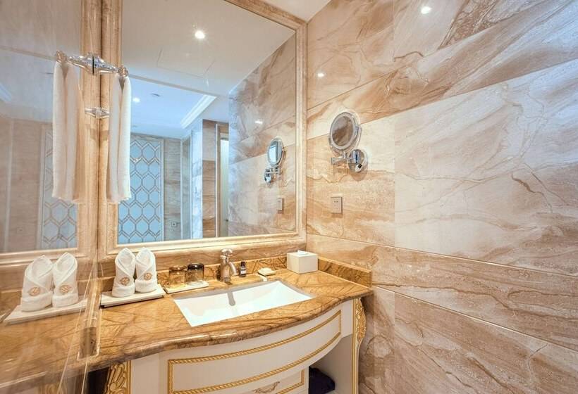 هتل Wyndham Grand Kunming East