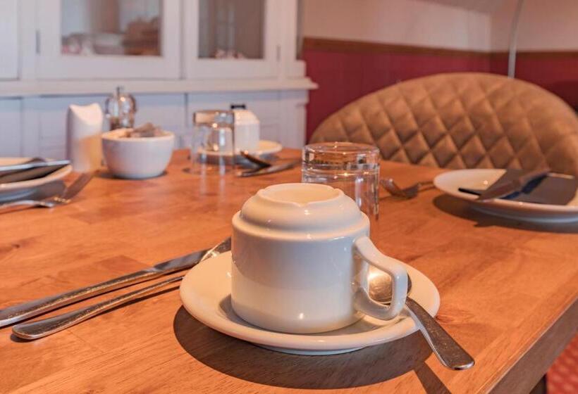 여관 Braeburn Guesthouse