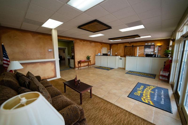 호텔 Angel Inn Near Imax, A Travelodge By Wyndham