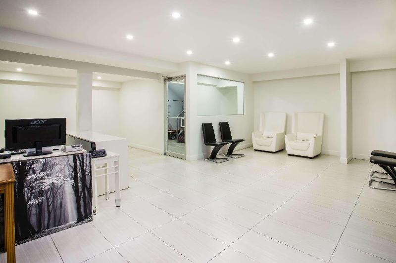 فندق Arya Blu Inn And Suites