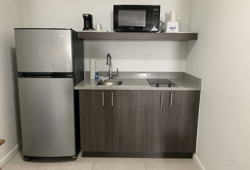 فندق Arya Blu Inn And Suites