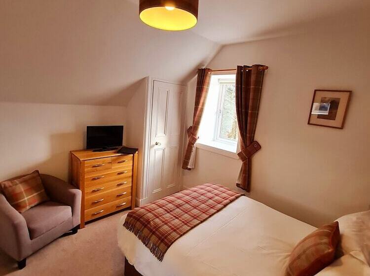 Отель Atholl House Skye