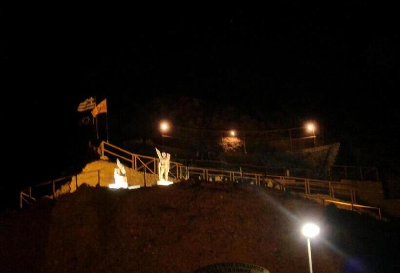 בית מלון כפרי Avra