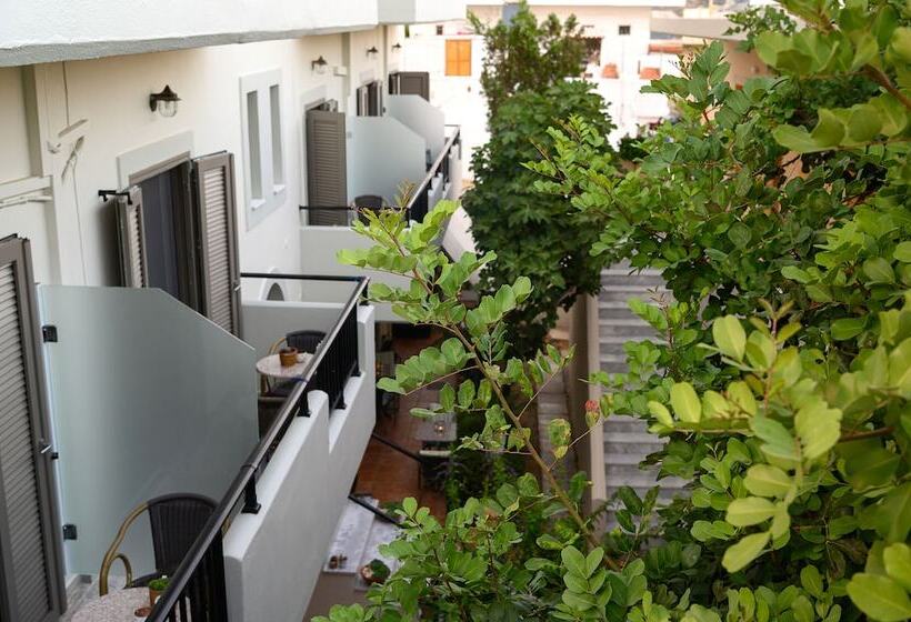 בית מלון כפרי Avra