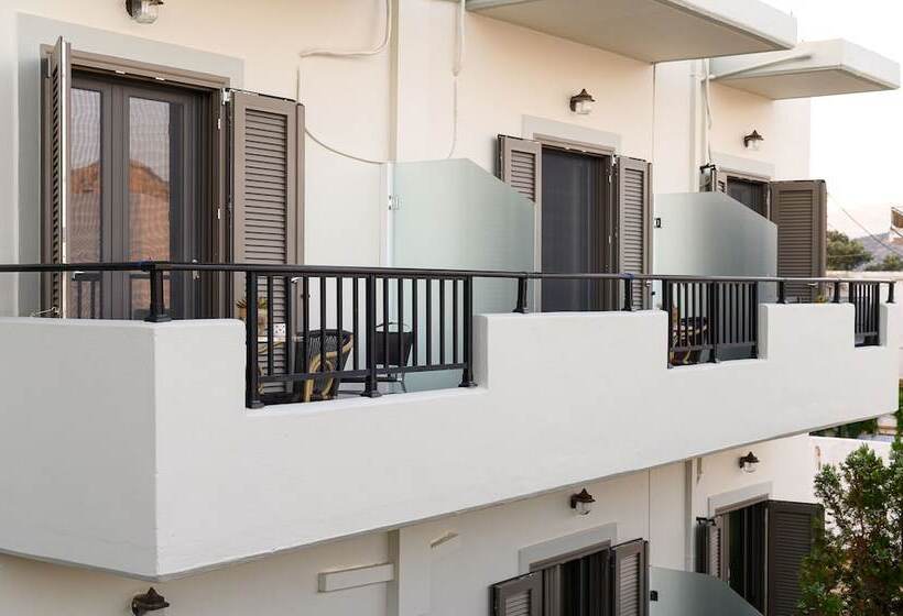 בית מלון כפרי Avra