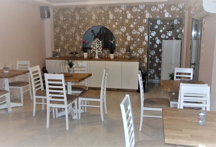 בית מלון כפרי Avra