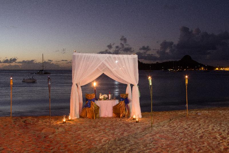 酒店 Bay Gardens Beach Resort & Spa