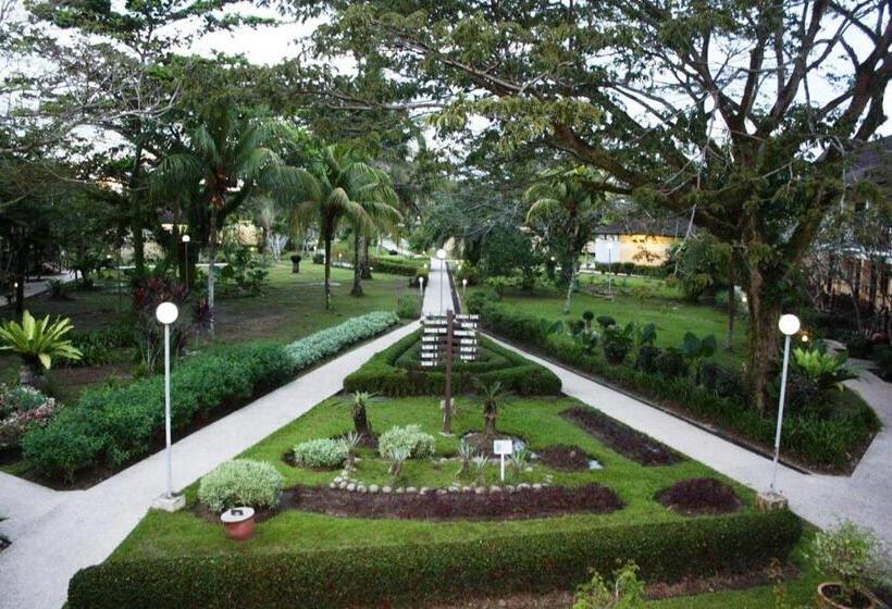 فندق Beringgis Beach Resort & Spa