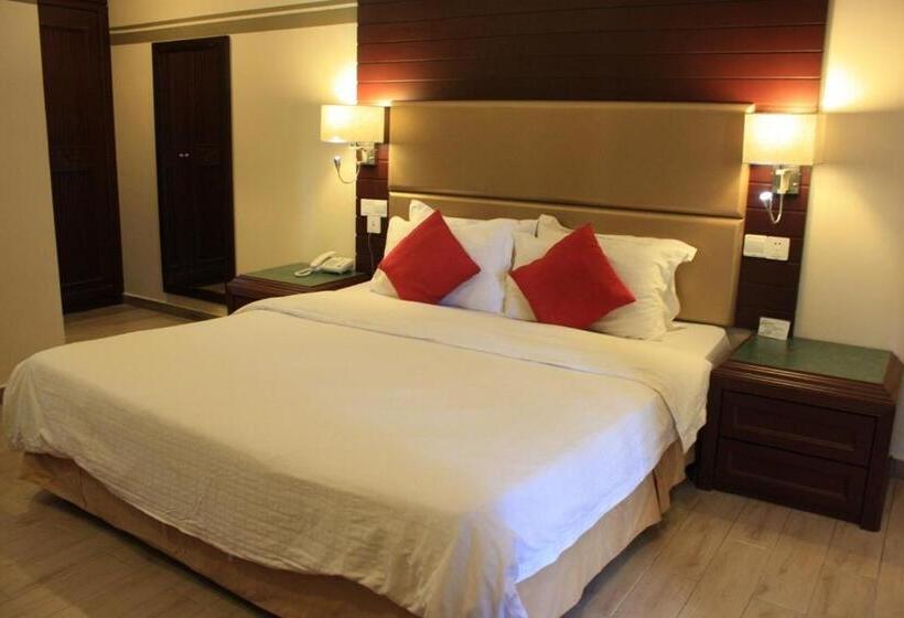 فندق Beringgis Beach Resort & Spa