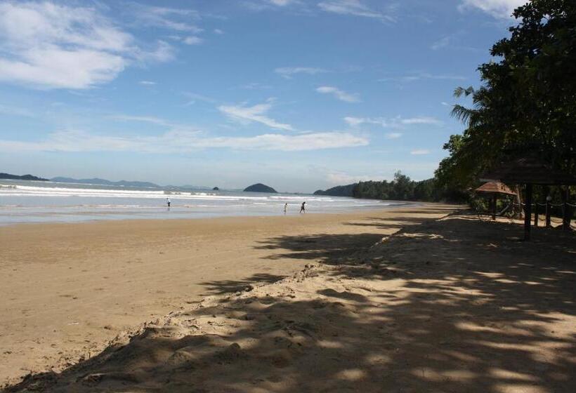 فندق Beringgis Beach Resort & Spa