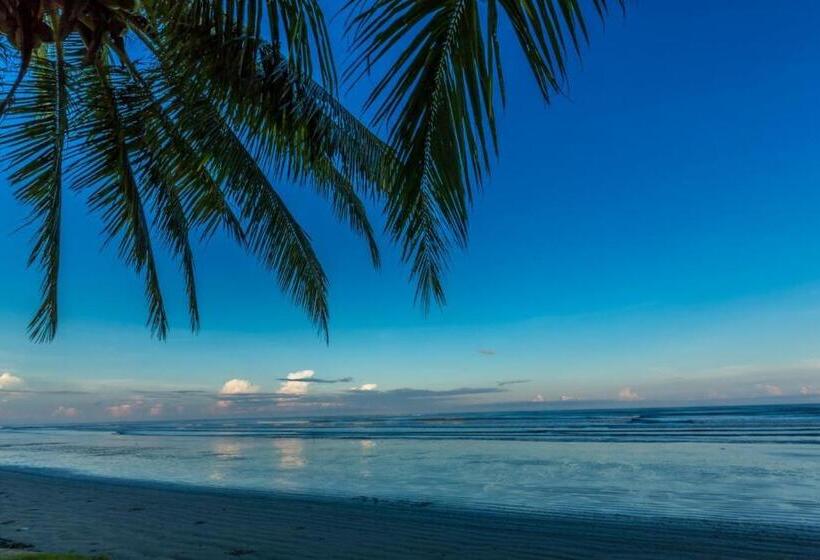 فندق Beringgis Beach Resort & Spa