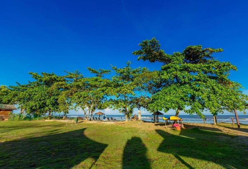 فندق Beringgis Beach Resort & Spa