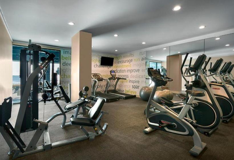 בית מלון כפרי Breakers Resort