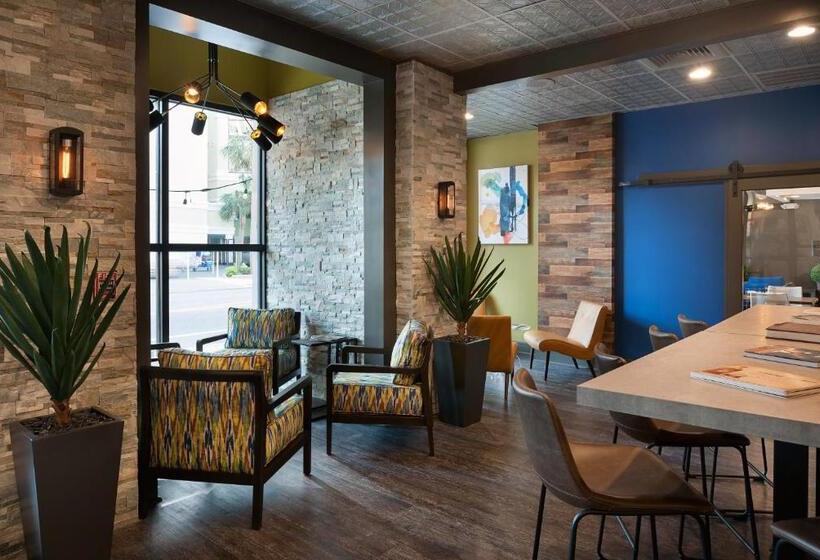 בית מלון כפרי Breakers Resort