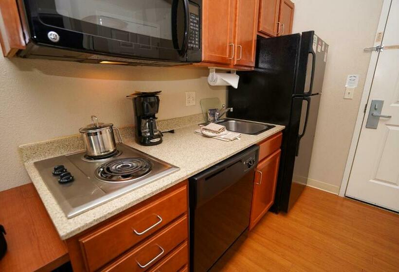 בית מלון כפרי Candlewood Suites Boise   Towne Square, An Ihg