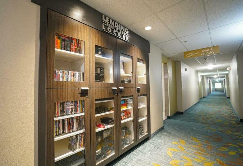 בית מלון כפרי Candlewood Suites Boise   Towne Square, An Ihg