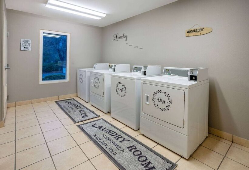 בית מלון כפרי Carolina A Days Inn By Wyndham