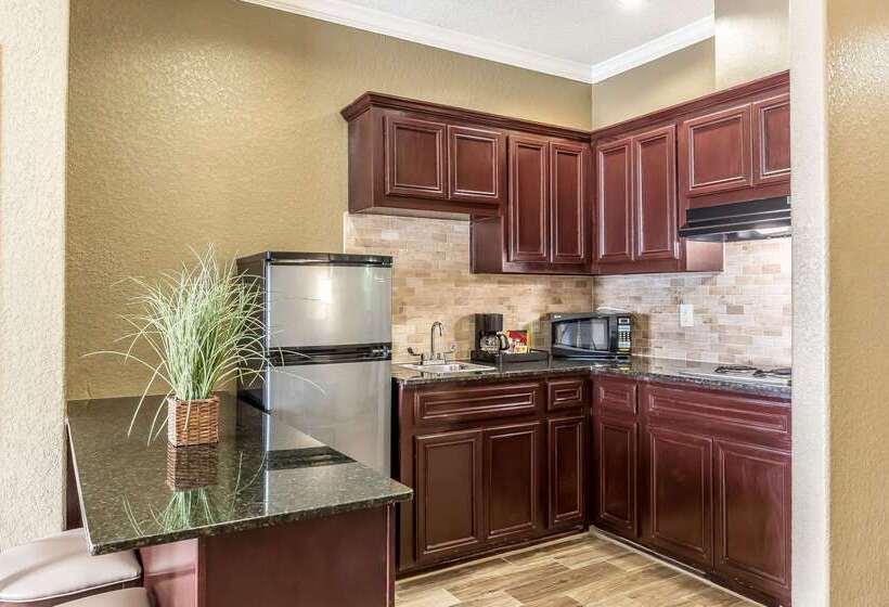 Отель Comfort Suites Houston Iah Airport  Beltway 8