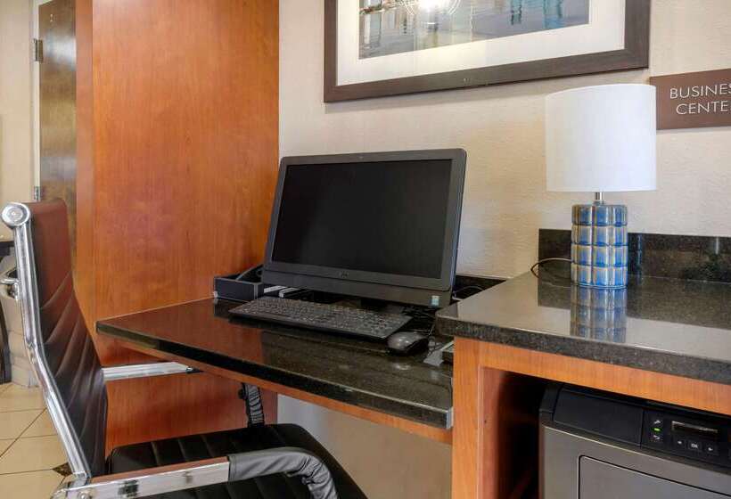 فندق Comfort Suites West Jacksonville