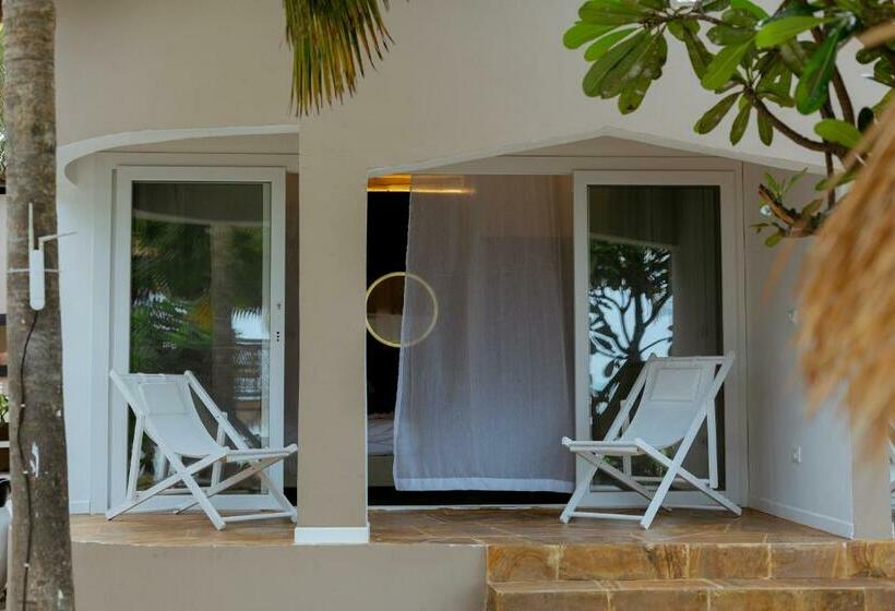 Coral Rocks Hotel & Restaurant