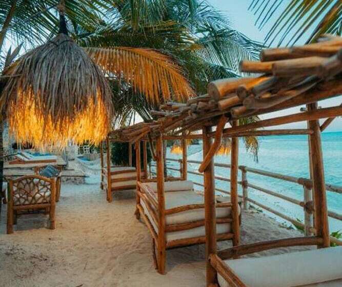 Coral Rocks Hotel & Restaurant