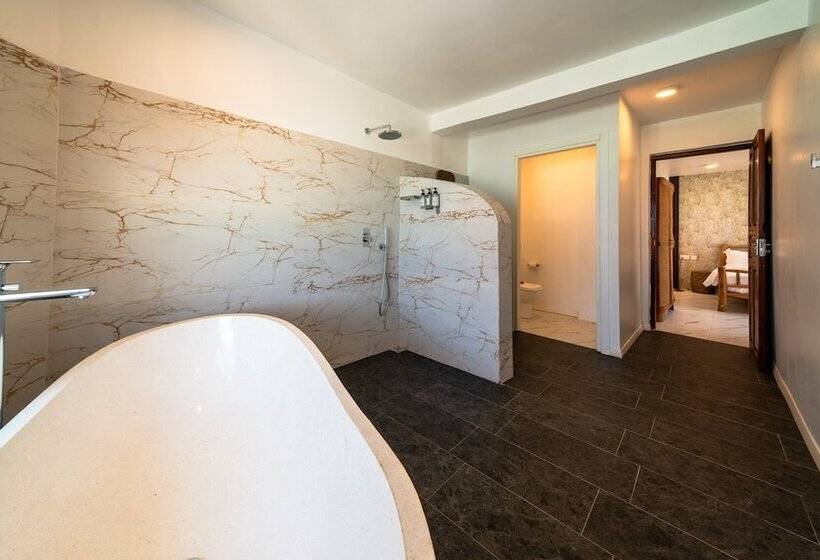 Coral Rocks Hotel & Restaurant