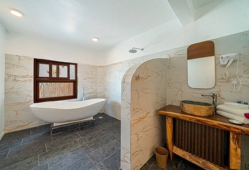 Coral Rocks Hotel & Restaurant