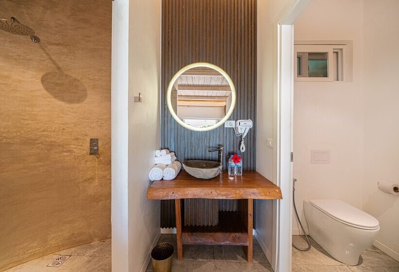 Coral Rocks Hotel & Restaurant