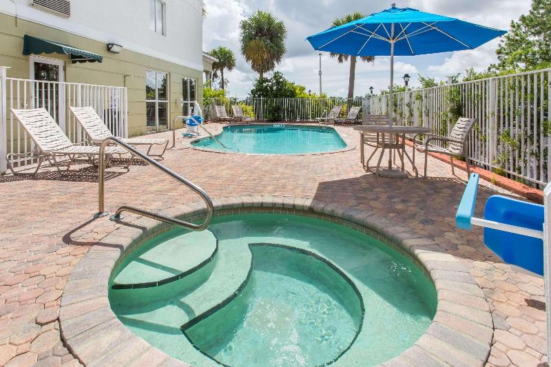فندق Days Inn & Suites By Wyndham Fort Pierce I95