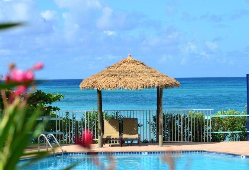 هتل Emerald Beach Resort