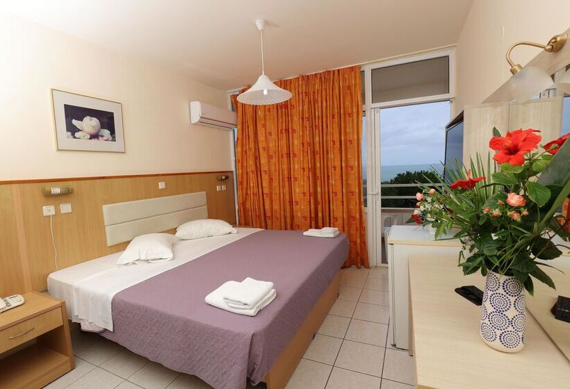 Отель Eri Beach & Village