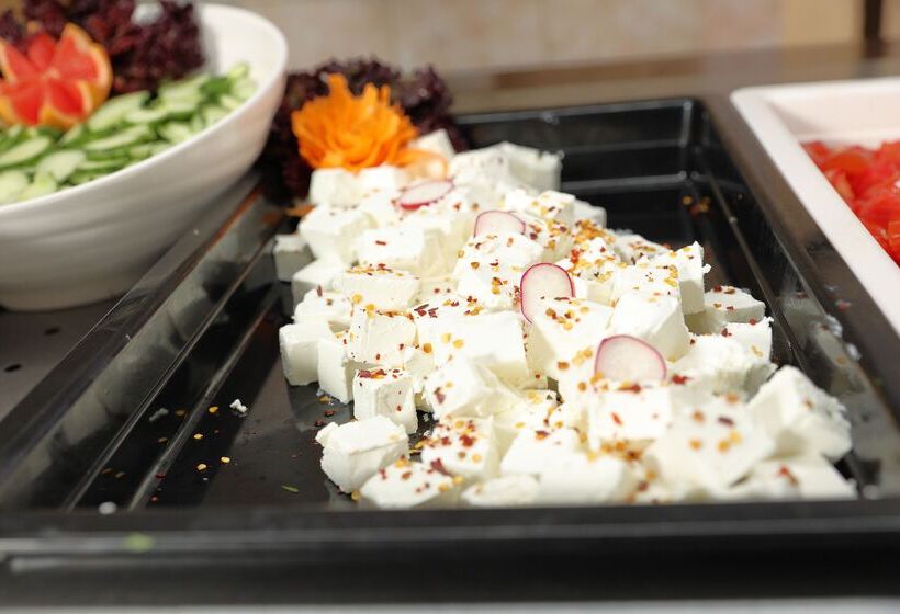 Отель Eri Beach & Village