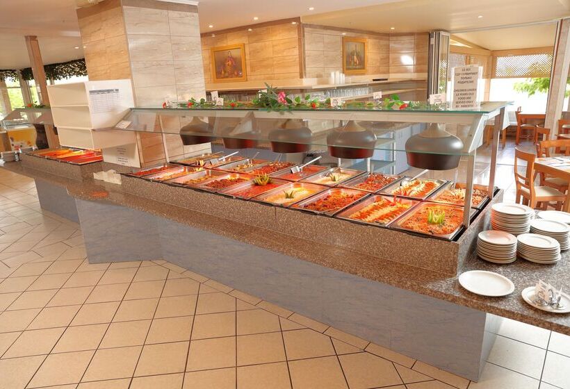 Отель Eri Beach & Village