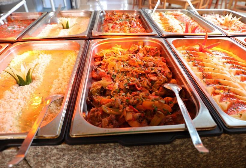 Отель Eri Beach & Village