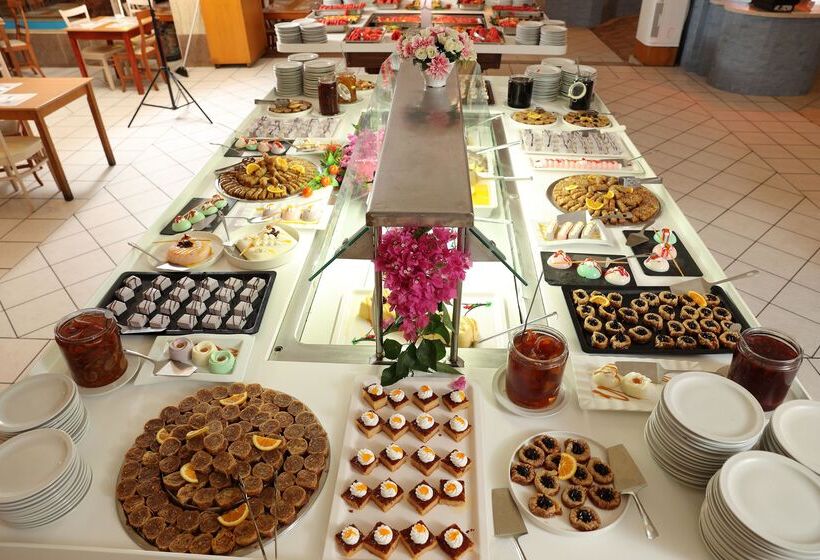 Отель Eri Beach & Village