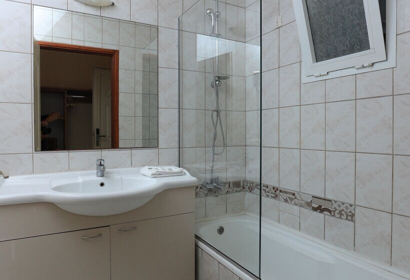 Отель Eri Beach & Village