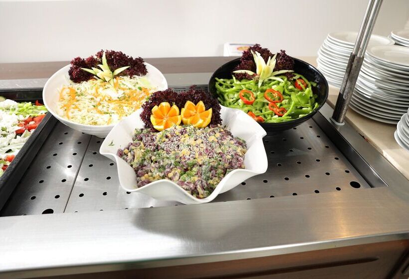 Отель Eri Beach & Village